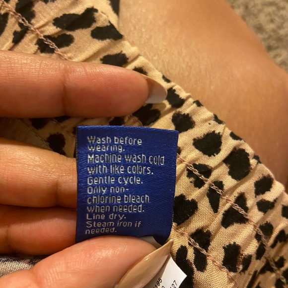 NWT Women’s midrise leopard print shorts - Picture 6 of 7